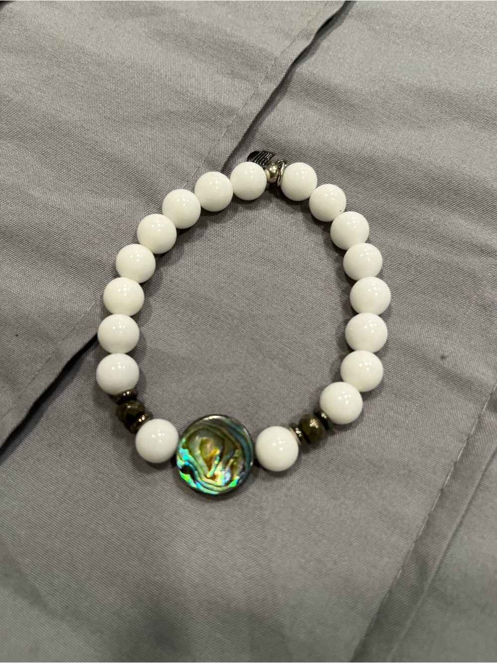 Y Jazelle White Beaded Bracelet with Abalone Accent